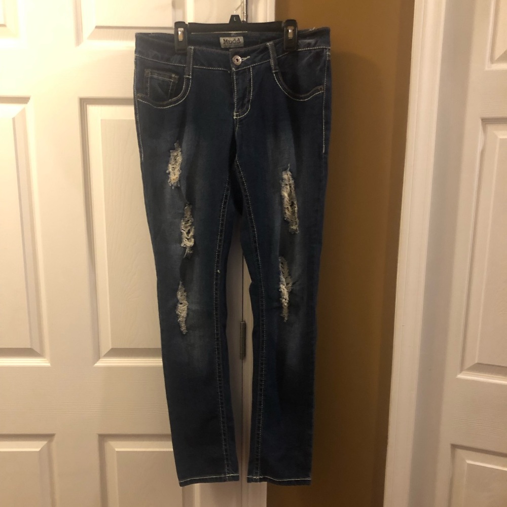 Distressed jeans with stitching